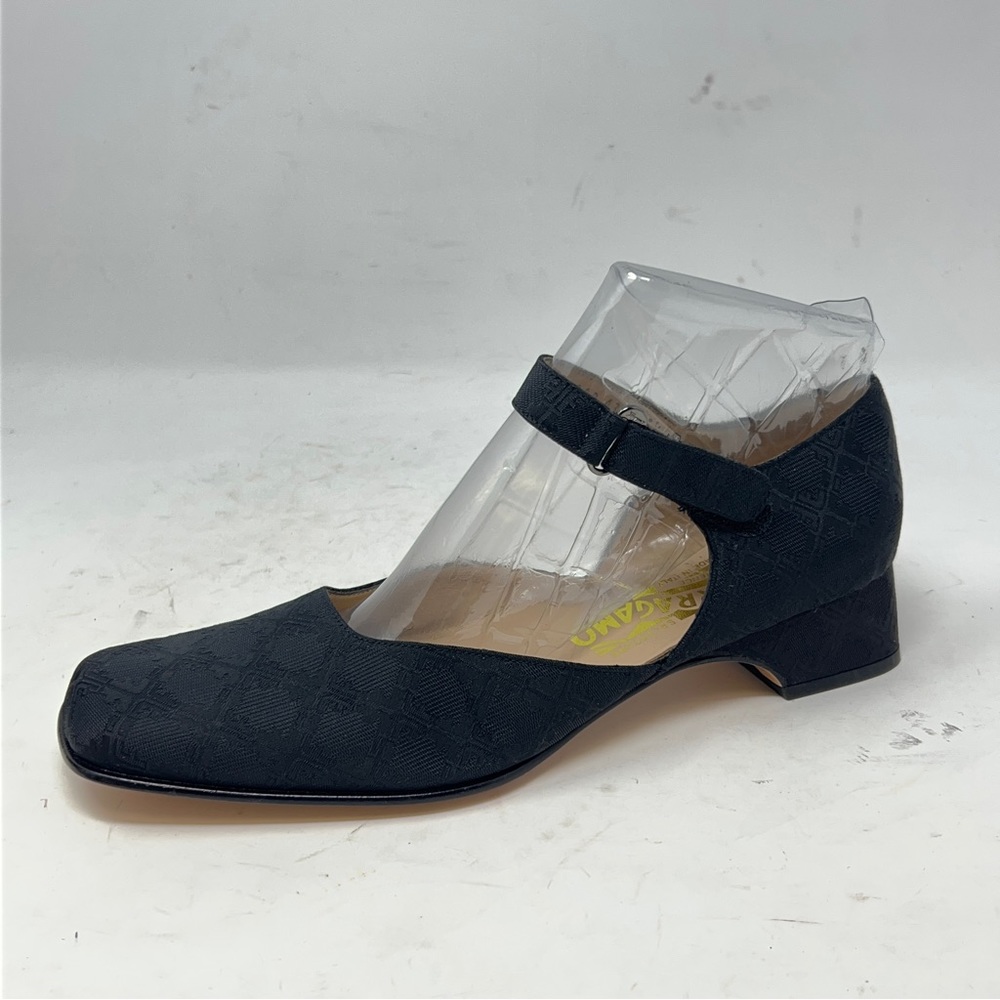 Ferragamo NWOT Vintage Black Textured Mary Jane Flats. - Picture 1 of 11
